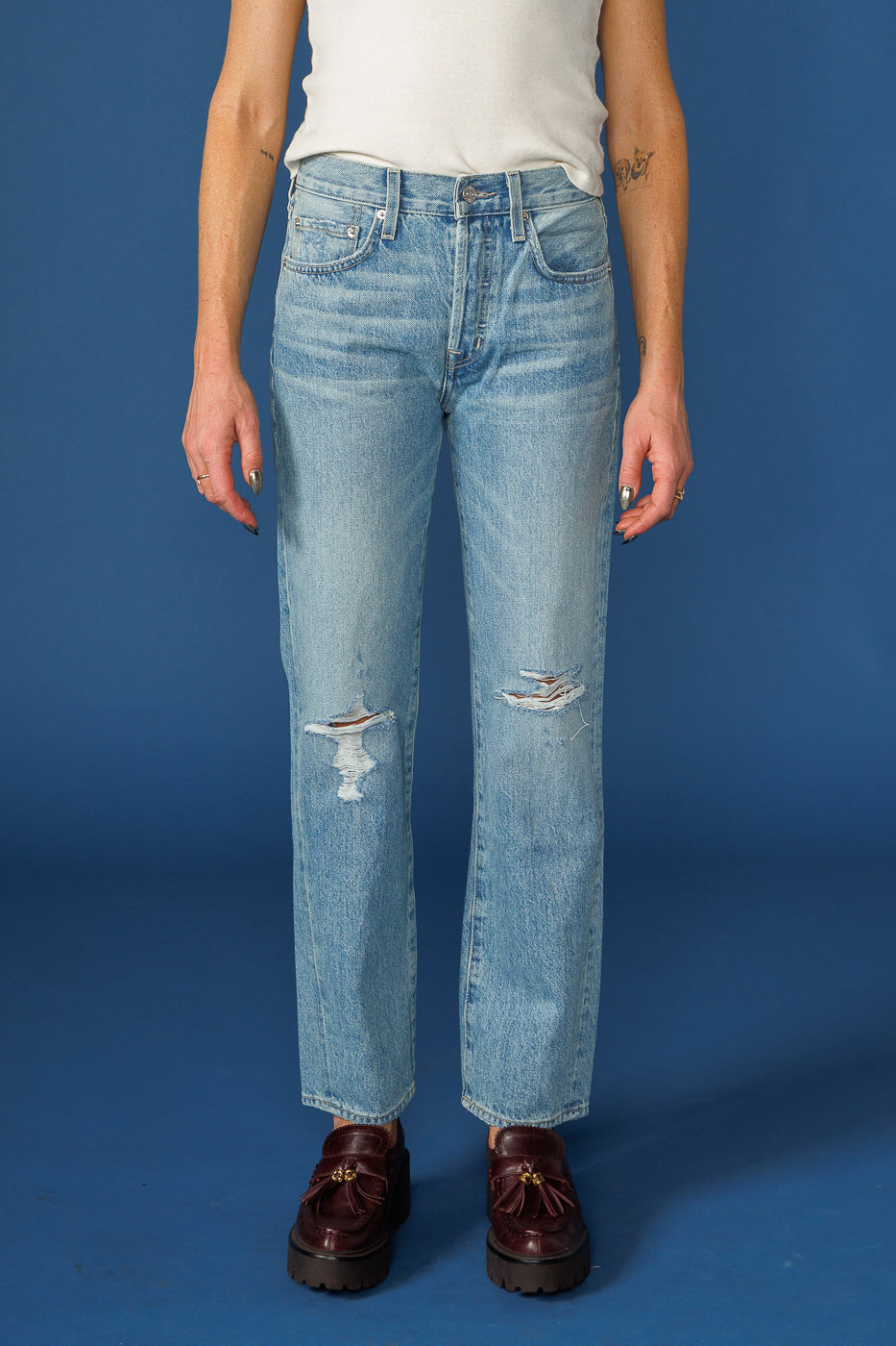 11The Kali Ankle is a rigid denim jean with a relaxed fit, classic straight leg tailoring cropped right at the ankle and a perfectly vintage wash with just a bit of destruction at the knees. These jeans are the perfect nod to the iconic style of the 90's. Rise Mid-Rise Detail Relaxed Fit Fabric Non-Stretch Responsible Designed in LA and responsibly made on imported materials.22